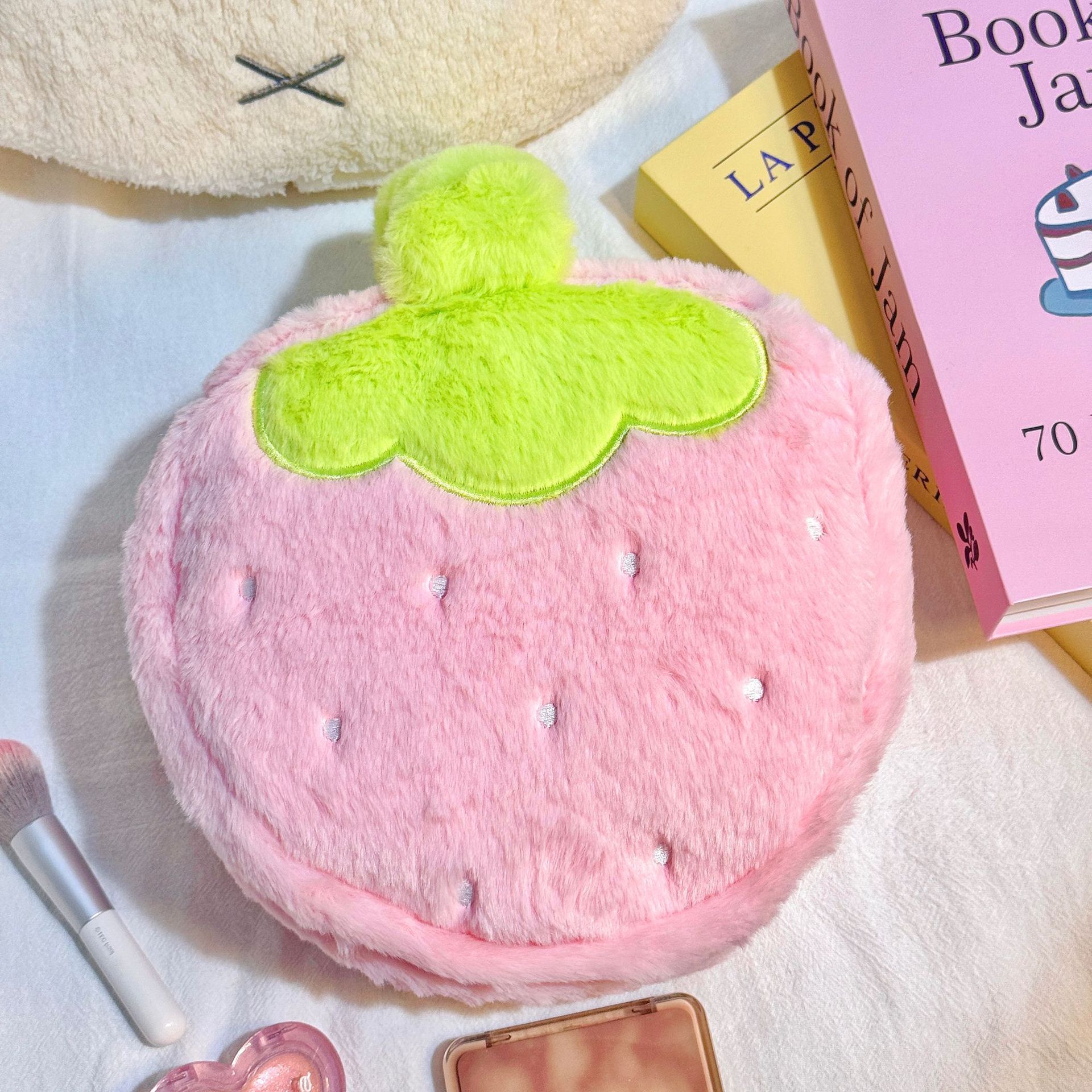 Strawberry Plush Cosmetic Bag  - đánh giá và giá Skincare D'Alba