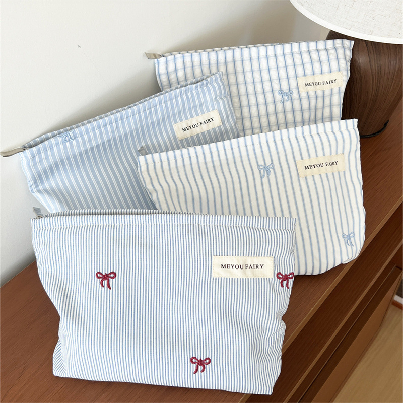 Blue Striped Zipper Makeup Bag - đánh giá và giá Skincare D'Alba