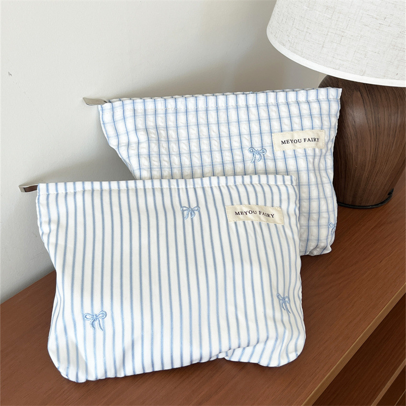Blue Striped Zipper Makeup Bag - đánh giá và giá Skincare D'Alba